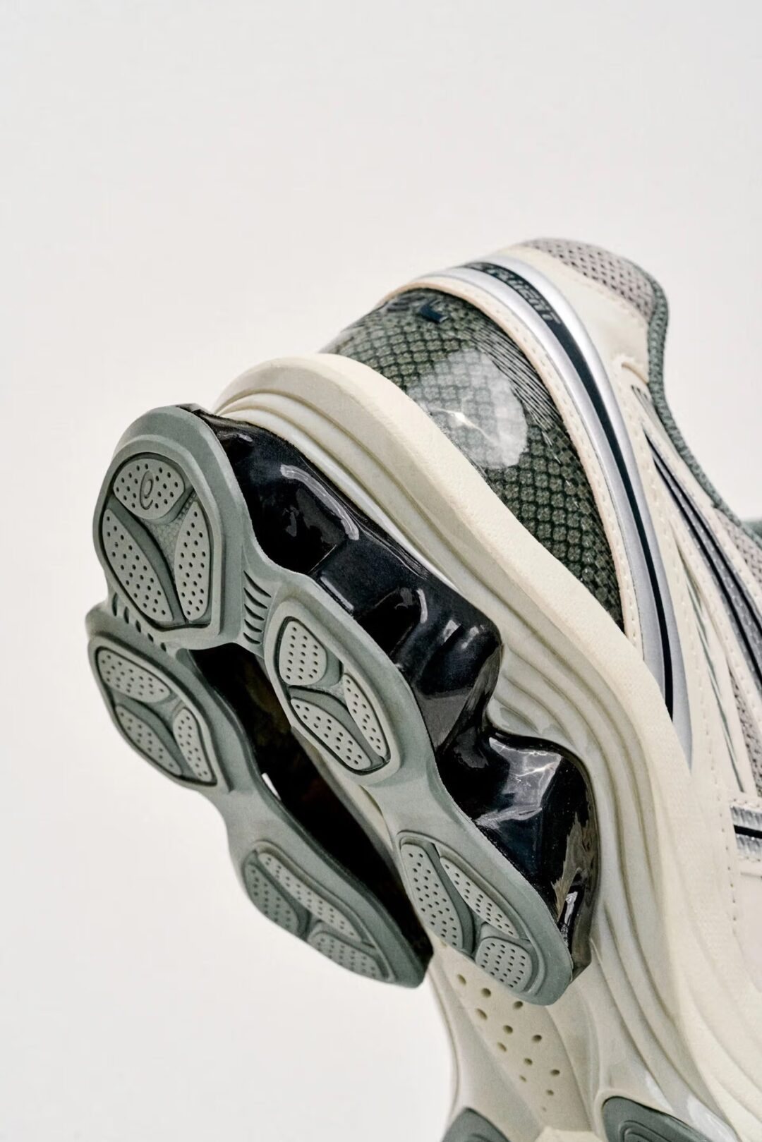 费城买手店 Lapstone & Hammer 联名 ASICS GEL-QUANTUM KINETIC FLUENT 即将发售插图3