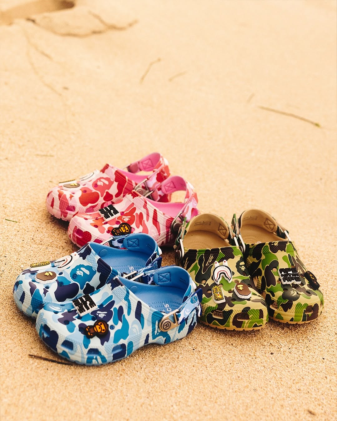 BAPE 首次联名 Crocs，推出限定洞洞鞋款缩略图